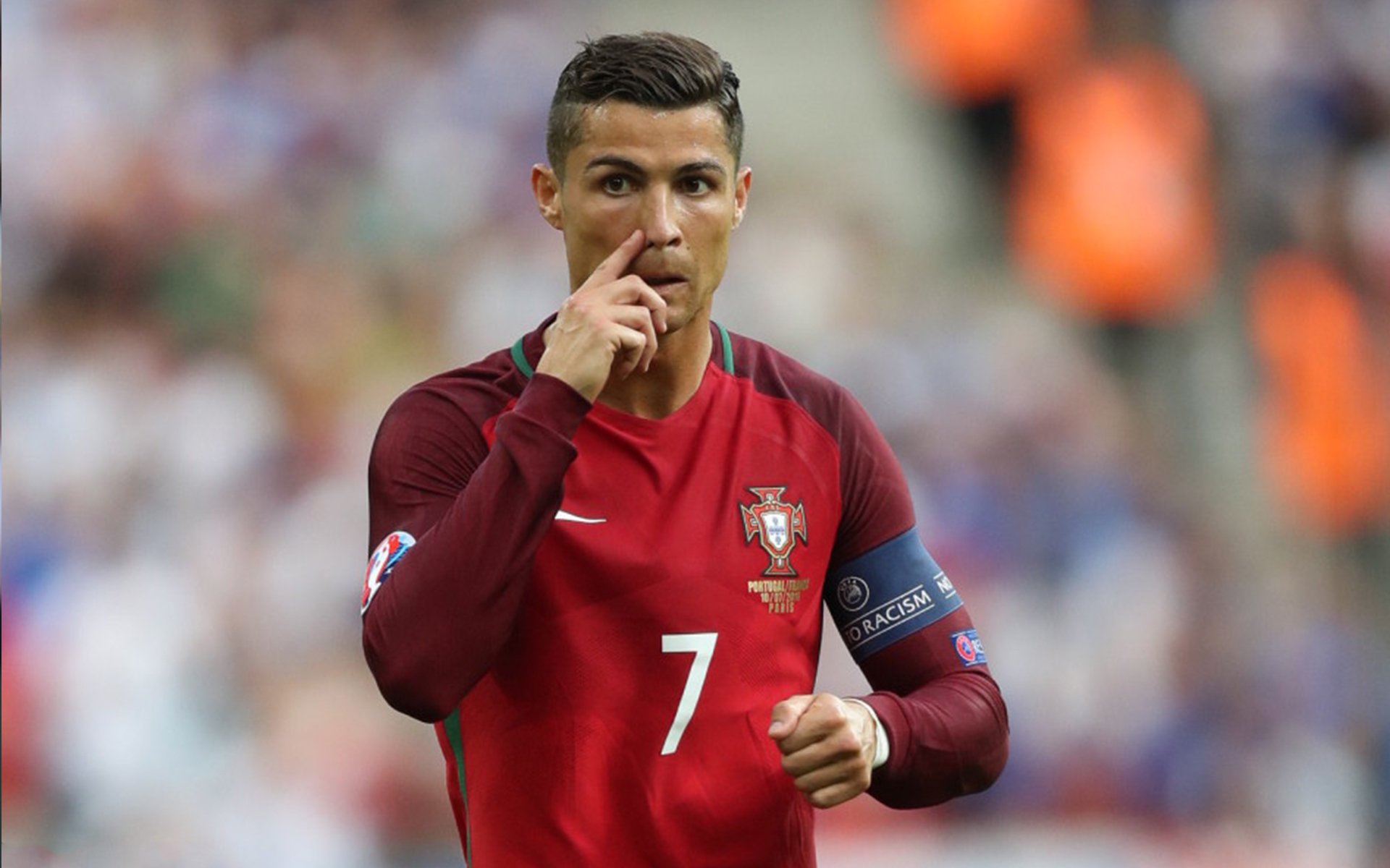 乌拉圭队门将费尔南德斯在巴黎奥运会上展现出高水平的扑救能力