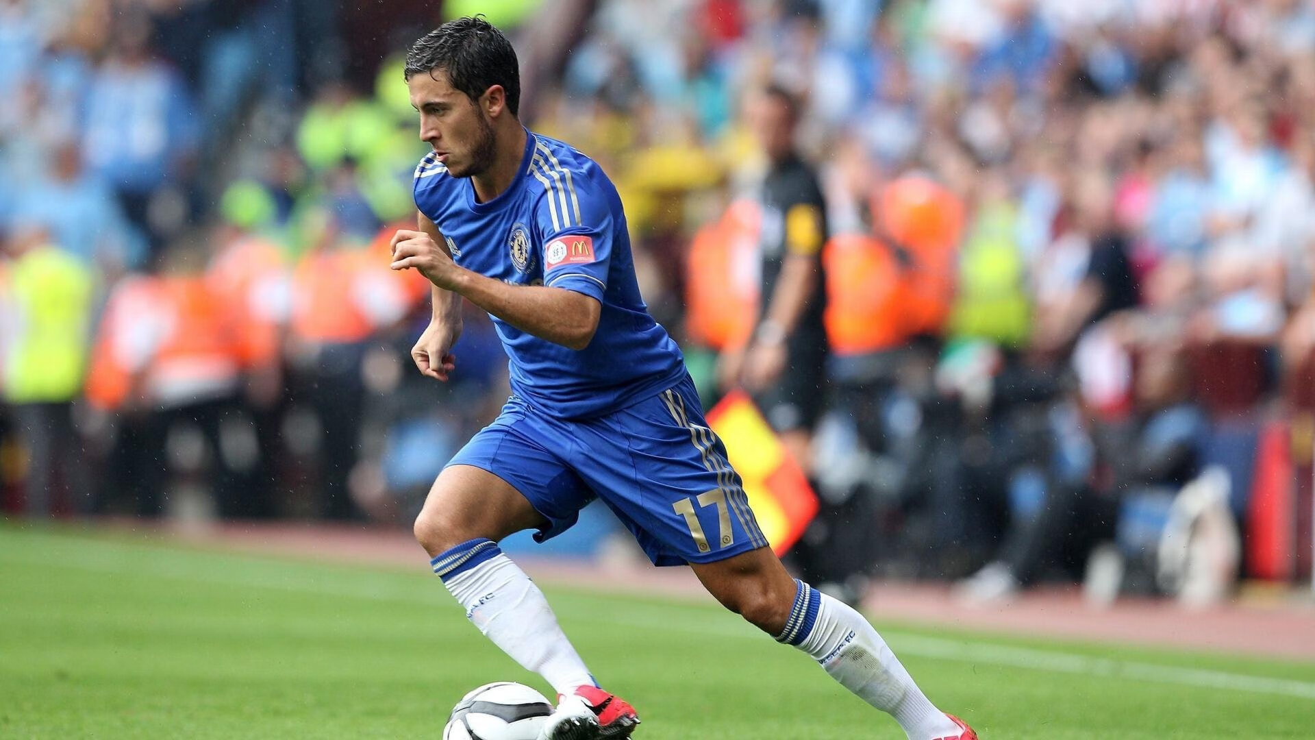 开云APP下载-国内足球赛事再度热烈展开，场面激烈，中国足球国内赛事